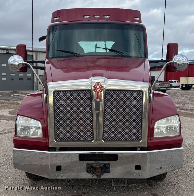 image for item FG1546 2018 Kenworth T880 semi truck