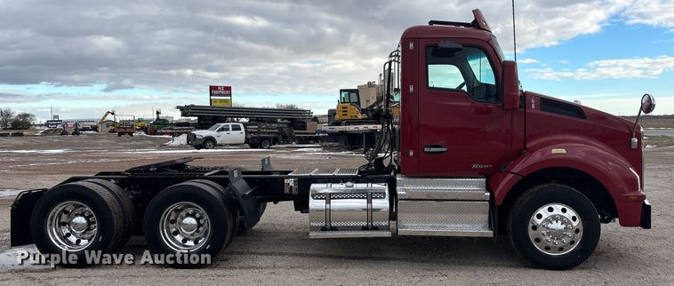 image for item FG1546 2018 Kenworth T880 semi truck