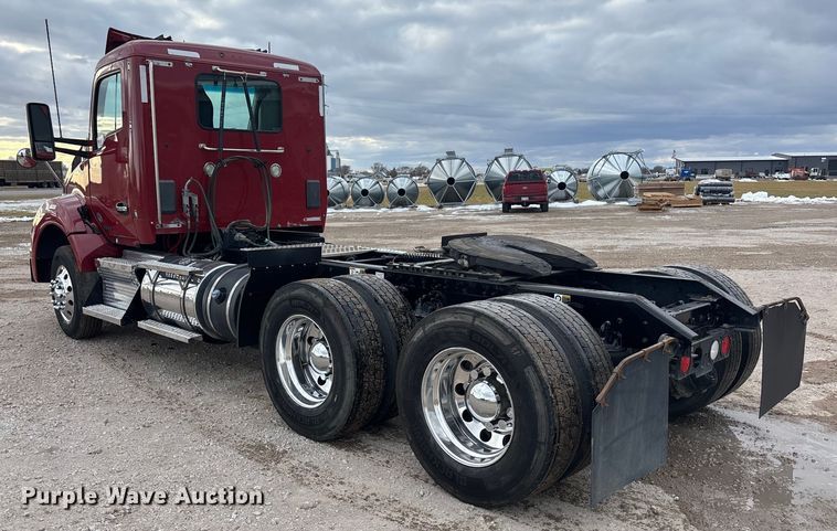 image for item FG1546 2018 Kenworth T880 semi truck