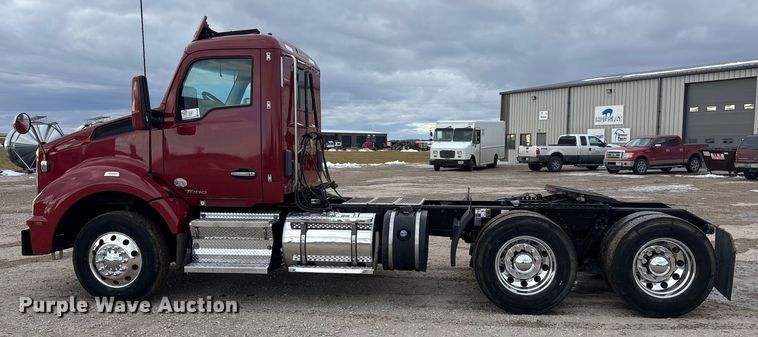 image for item FG1546 2018 Kenworth T880 semi truck