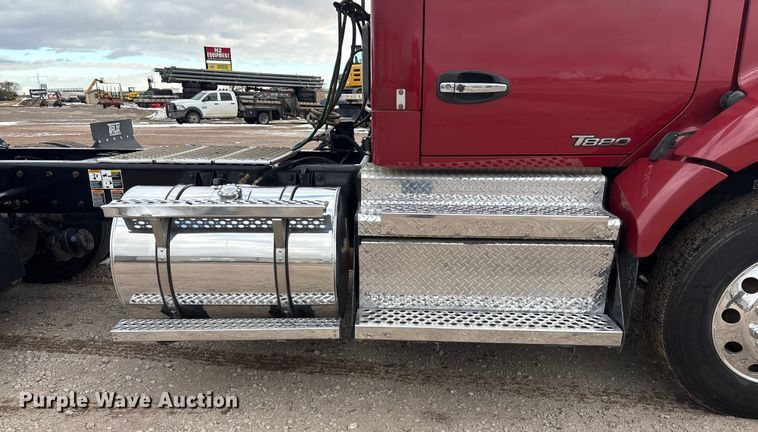 image for item FG1546 2018 Kenworth T880 semi truck