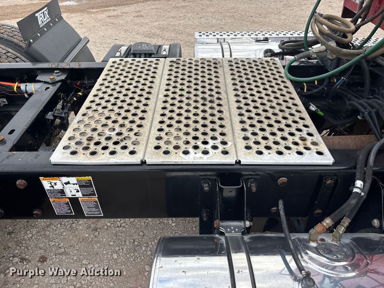 image for item FG1546 2018 Kenworth T880 semi truck