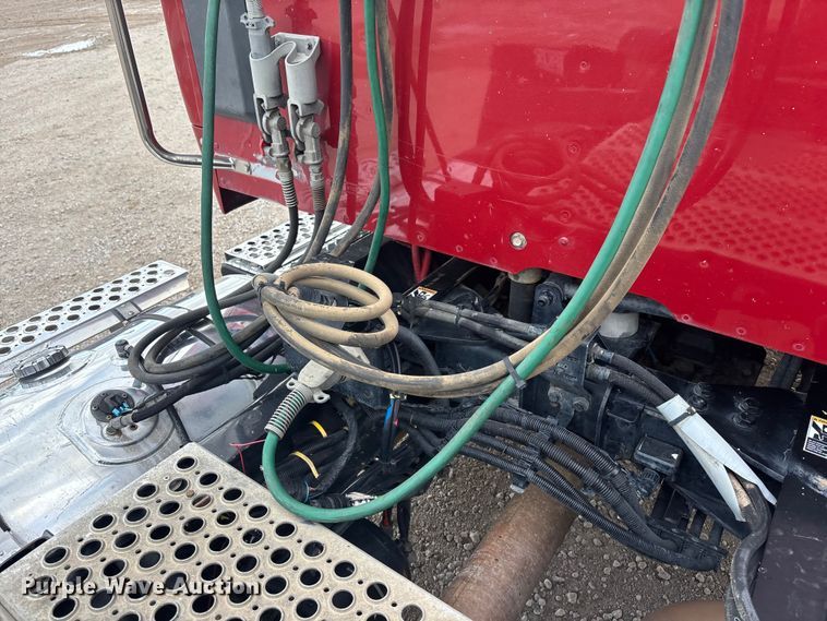 image for item FG1546 2018 Kenworth T880 semi truck