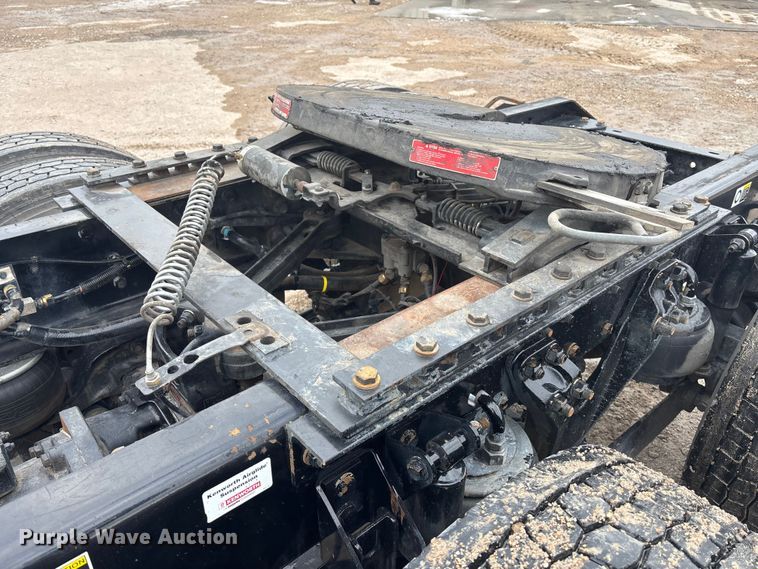 image for item FG1546 2018 Kenworth T880 semi truck