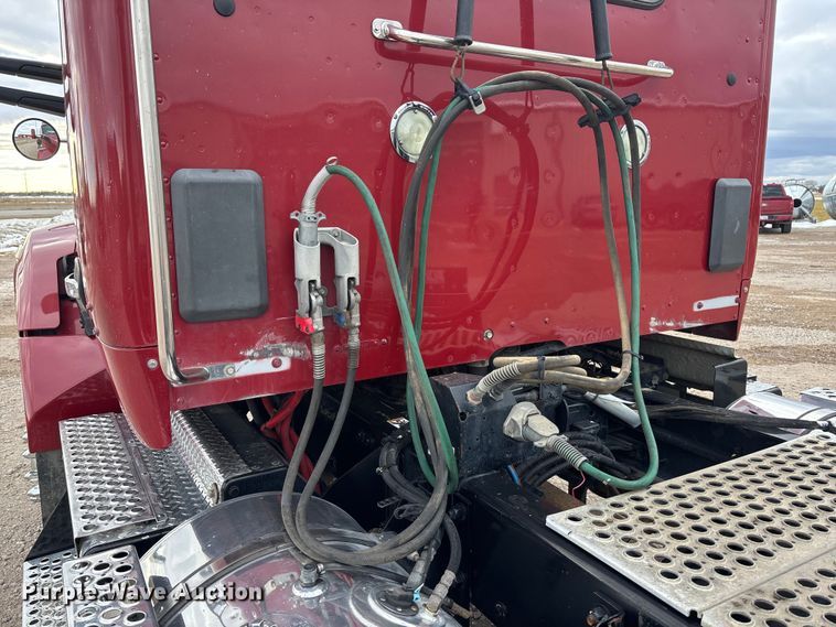 image for item FG1546 2018 Kenworth T880 semi truck