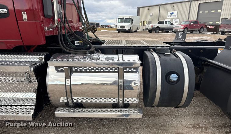 image for item FG1546 2018 Kenworth T880 semi truck