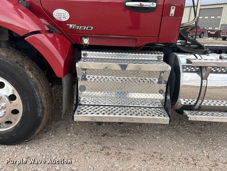 image for item FG1546 2018 Kenworth T880 semi truck