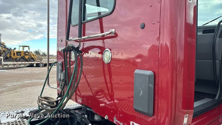 image for item FG1546 2018 Kenworth T880 semi truck