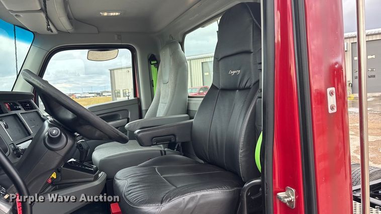 image for item FG1546 2018 Kenworth T880 semi truck