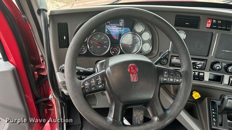 image for item FG1546 2018 Kenworth T880 semi truck