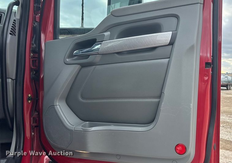 image for item FG1546 2018 Kenworth T880 semi truck