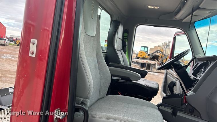 image for item FG1546 2018 Kenworth T880 semi truck