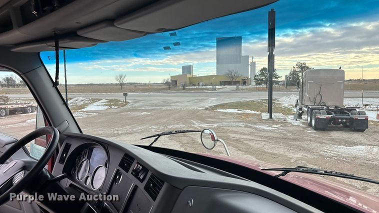 image for item FG1546 2018 Kenworth T880 semi truck