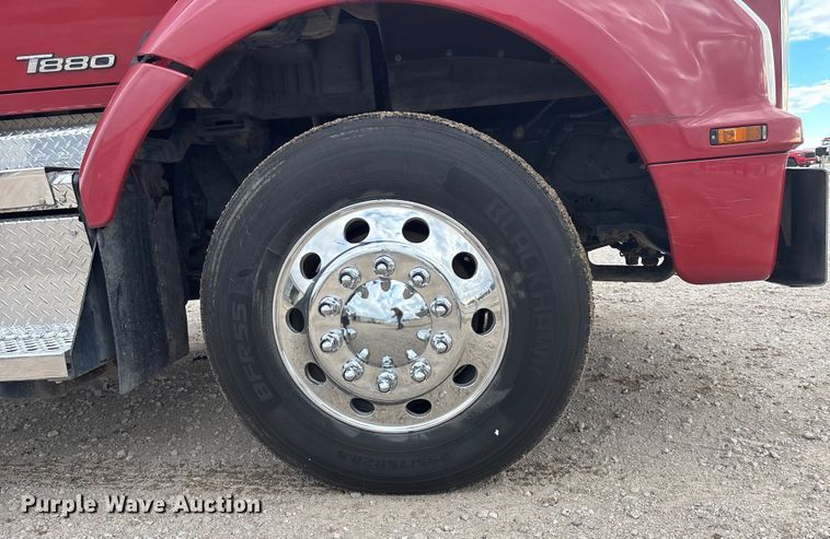 image for item FG1546 2018 Kenworth T880 semi truck