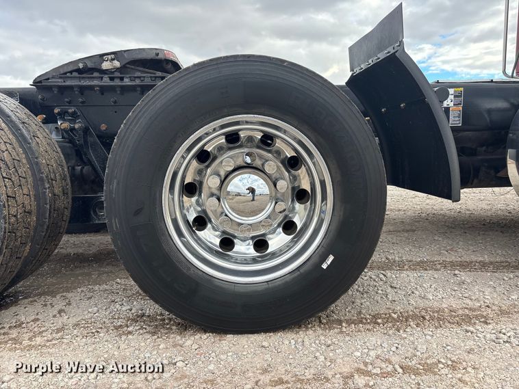 image for item FG1546 2018 Kenworth T880 semi truck