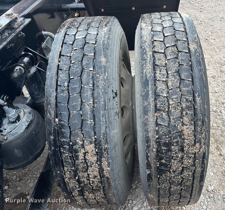 image for item FG1546 2018 Kenworth T880 semi truck