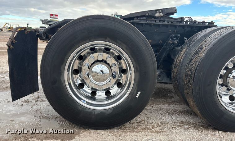 image for item FG1546 2018 Kenworth T880 semi truck