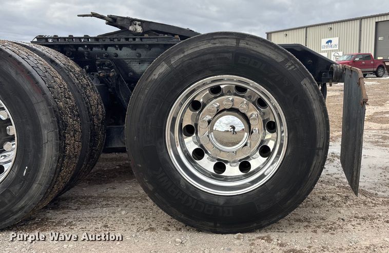 image for item FG1546 2018 Kenworth T880 semi truck