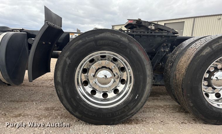 image for item FG1546 2018 Kenworth T880 semi truck