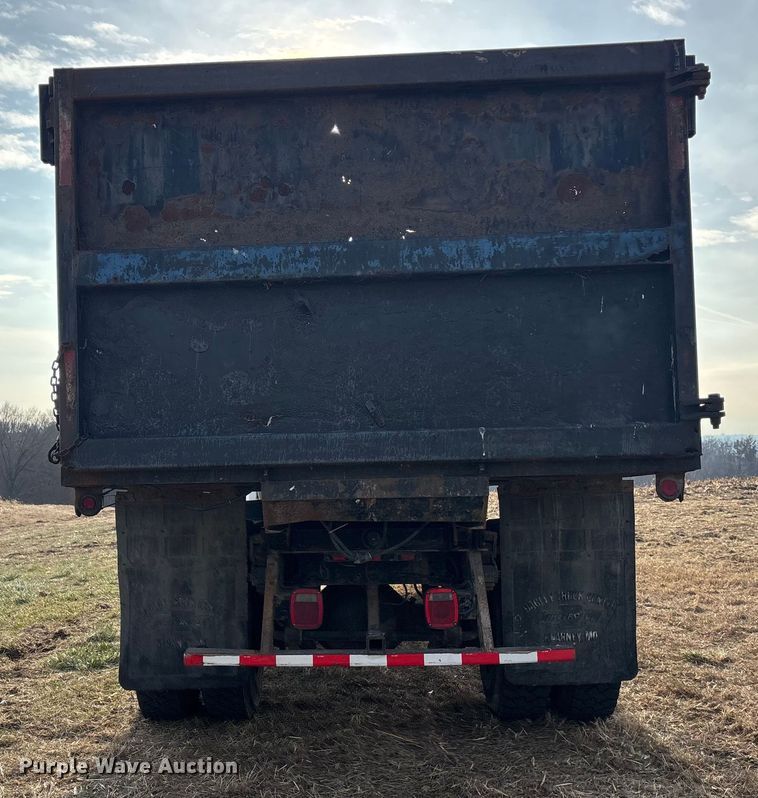 image for item FG1600 2001 Chevrolet C6500 dump truck