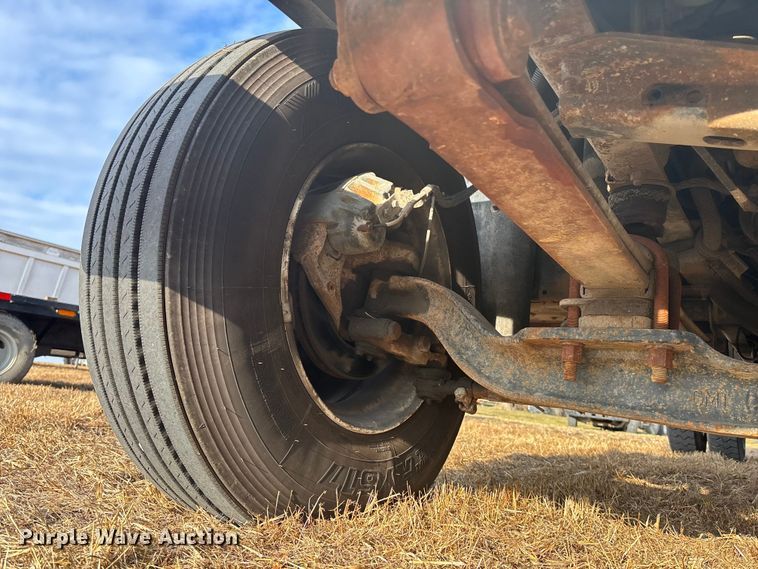 image for item FG1600 2001 Chevrolet C6500 dump truck