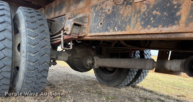 image for item FG1600 2001 Chevrolet C6500 dump truck