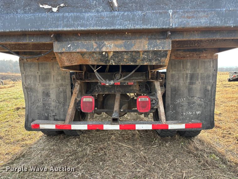 image for item FG1600 2001 Chevrolet C6500 dump truck