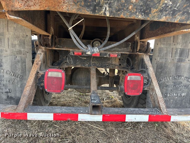 image for item FG1600 2001 Chevrolet C6500 dump truck