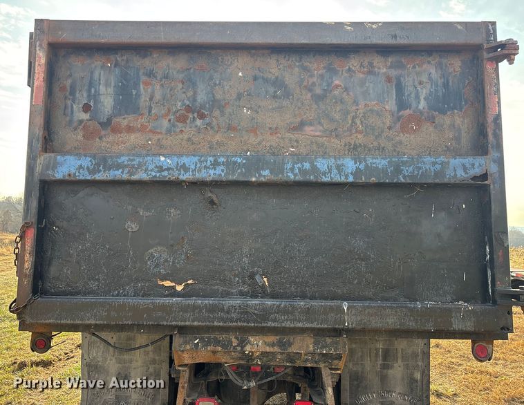 image for item FG1600 2001 Chevrolet C6500 dump truck