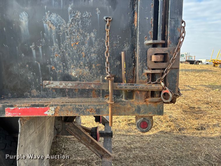 image for item FG1600 2001 Chevrolet C6500 dump truck