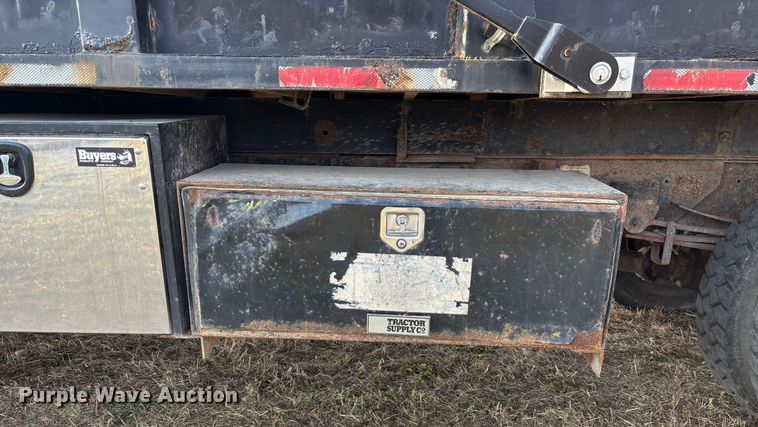 image for item FG1600 2001 Chevrolet C6500 dump truck