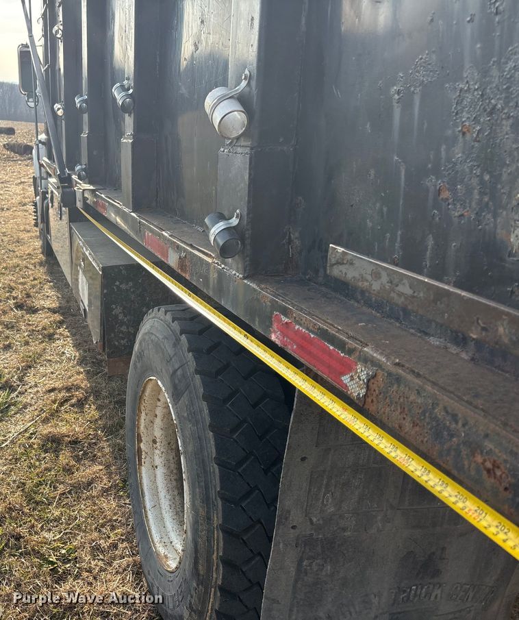 image for item FG1600 2001 Chevrolet C6500 dump truck