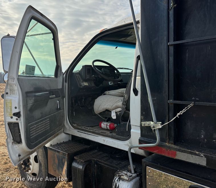 image for item FG1600 2001 Chevrolet C6500 dump truck