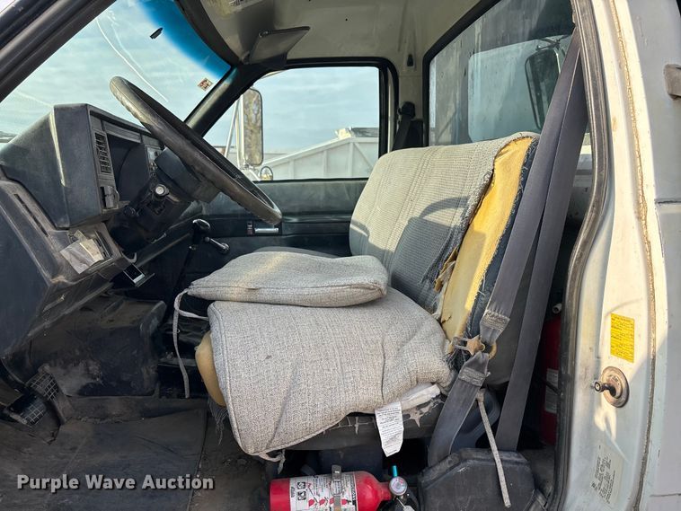 image for item FG1600 2001 Chevrolet C6500 dump truck