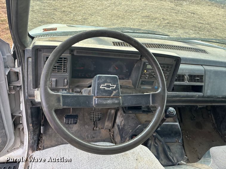 image for item FG1600 2001 Chevrolet C6500 dump truck