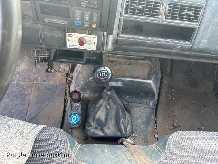 image for item FG1600 2001 Chevrolet C6500 dump truck