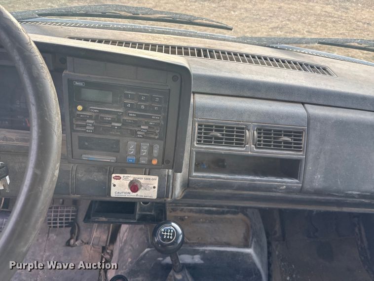 image for item FG1600 2001 Chevrolet C6500 dump truck