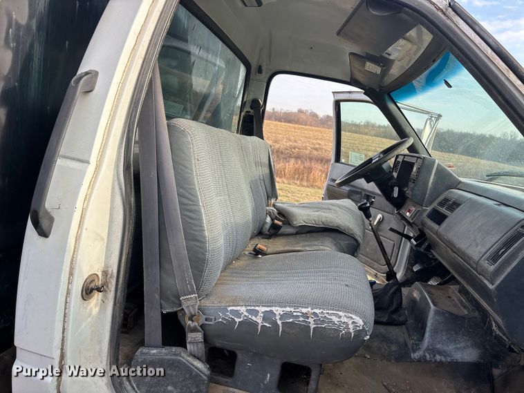 image for item FG1600 2001 Chevrolet C6500 dump truck