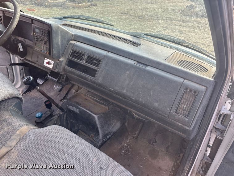 image for item FG1600 2001 Chevrolet C6500 dump truck