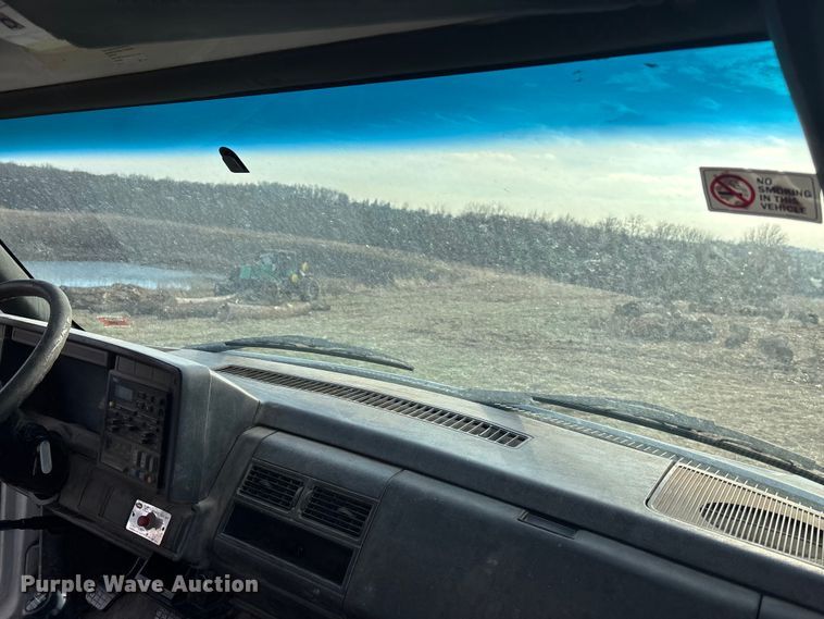 image for item FG1600 2001 Chevrolet C6500 dump truck