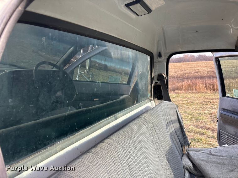 image for item FG1600 2001 Chevrolet C6500 dump truck