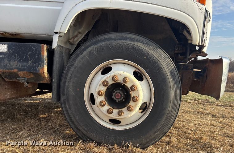 image for item FG1600 2001 Chevrolet C6500 dump truck