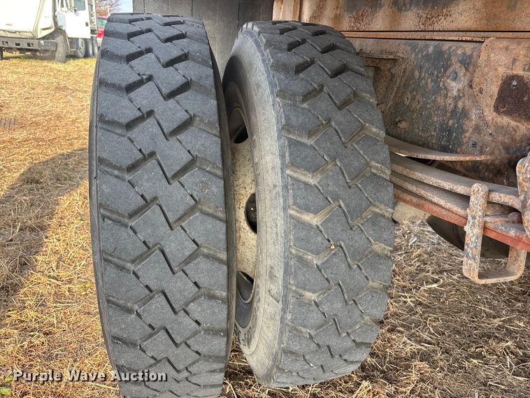 image for item FG1600 2001 Chevrolet C6500 dump truck