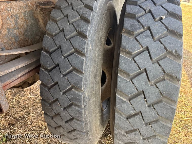 image for item FG1600 2001 Chevrolet C6500 dump truck