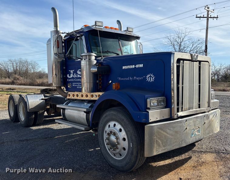 image for item FI0090 1999 Western Star 4900 semi truck