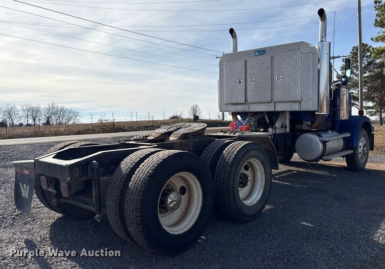 image for item FI0090 1999 Western Star 4900 semi truck