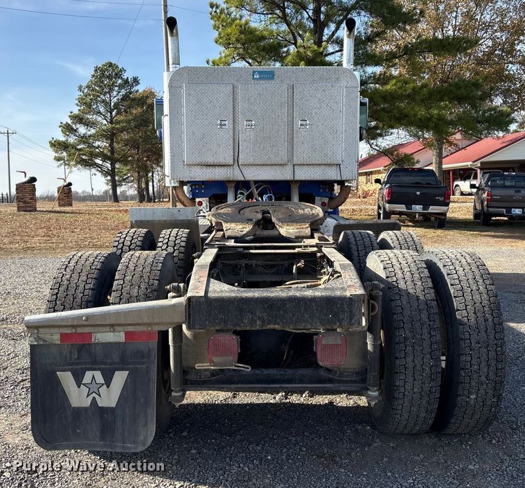 image for item FI0090 1999 Western Star 4900 semi truck