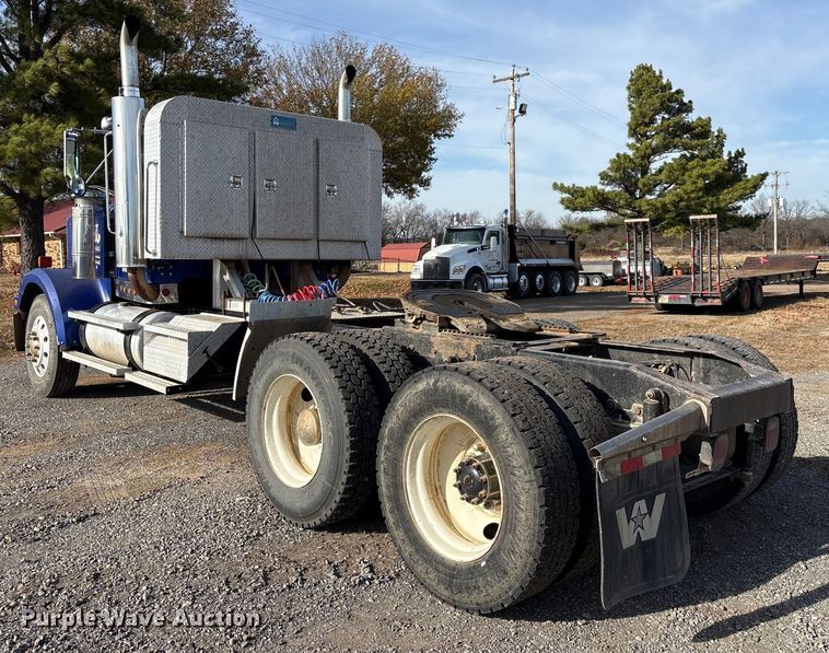image for item FI0090 1999 Western Star 4900 semi truck