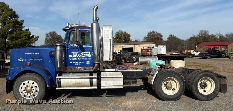 image for item FI0090 1999 Western Star 4900 semi truck