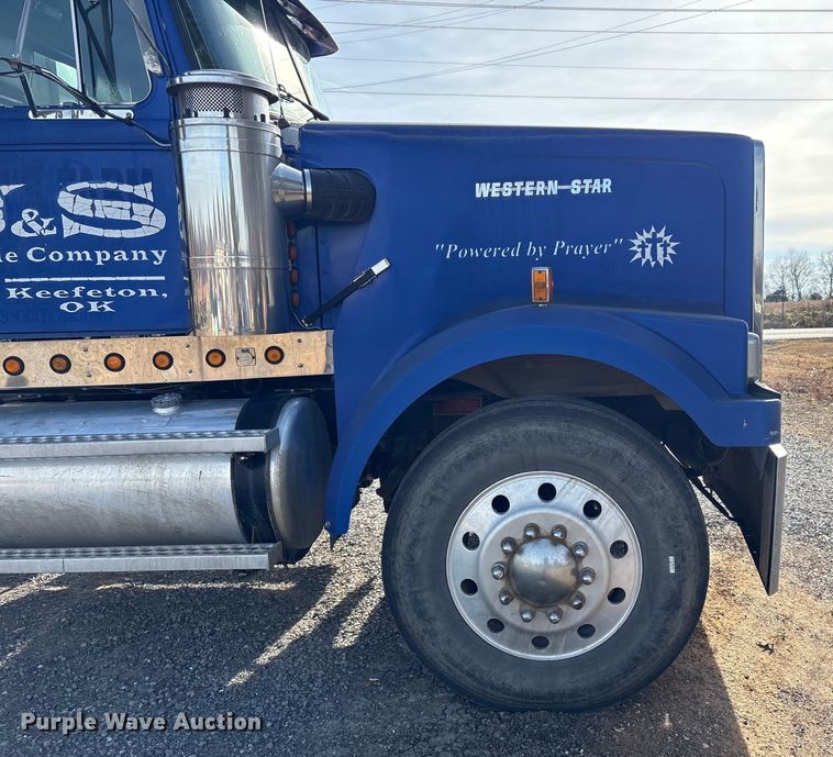 image for item FI0090 1999 Western Star 4900 semi truck